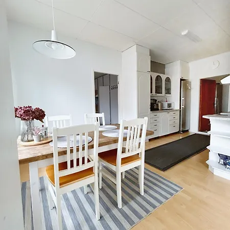 Omakotitalo Laehellae Keskustaa